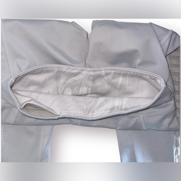 🛍️SALE🛍️ Abercrombie & Fitch Light Gray Sports Bra & Mesh Detail Leggings (2PCs) - Picture 11 of 11